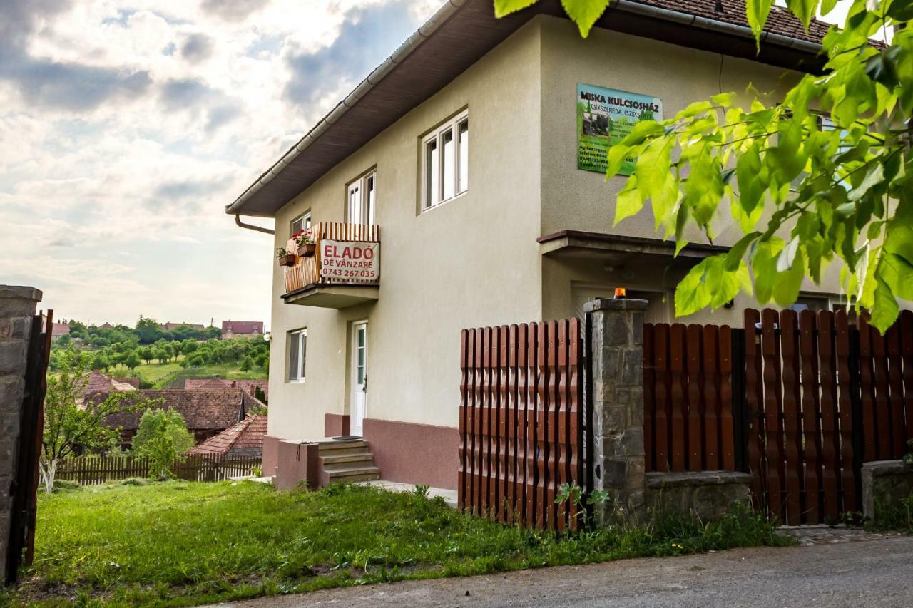 Farkaslaki Kulcsoshaz Lupeni (Harghita) Exterior foto